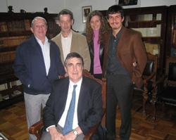 De izqda. a drcha: Eduardo Ormaechea, Kinku Zinkunegi (HABE), Miren Aguirre, Gabriel Ceballos y Gregorio Blasco (sentado)