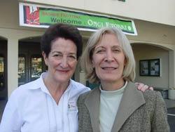 A la izquierda, Mary Gaztambide, presidenta de NABO, la federación de euskal etxeas de EEUU; junto a Mariluz Arteche, presidenta de las euskal etxeas de Argentina, el pasado fin de semana en San Francisco (foto EuskalKultura.com)