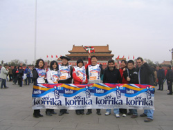 La Korrika china partió de la conocida plaza Tianamen de Pekín  (foto Shanghai EE) 