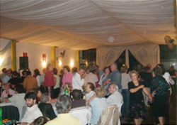Aspecto parcial de la cena y baile en el 'Guillermo Larregui' de Chacabuco (foto Mundo Vasco)