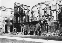 Imagen de Gernika tras el bombardeo que en 1937 arrasó esta villa simbólica para los vascos