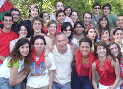 Algunos jóvenes participantes en un programa de la agencia Bideak (foto Bideak)