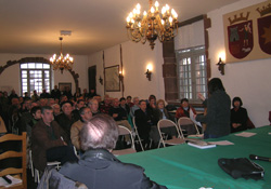 La reunión de Euskal Argentina tuvo lugar en el ayuntamiento de Donibane Garazi (foto EuskalArg)