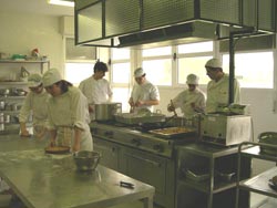 Dos cocineros de la Escuela de Hostelería de Gamarra ofrecerán el curso (foto Escuela Gamarra)