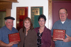 Los ganadores del premio Bizi Emankorra (de derecha a izquierda): JB & Claudia Aguerre y Carmen & Jeannot  Duhart (foto ChinoBC)