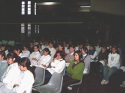 Aspecto de los participantes de la actividad sobre Gernika en el centro educacional de General Villegas