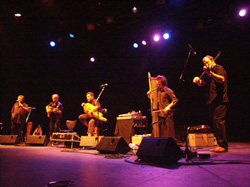 Una actuación del grupo Xarnege, que participará hoy en el Baztango Eguna (foto Xarnege.com)
