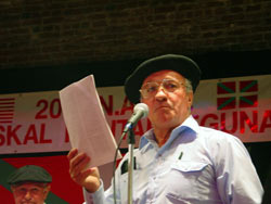 Martin Etchamendy, presentador durante años del 'Kantari Eguna' de Gardnerville (foto EuskalKultura.com)