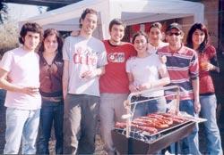 Taldea osatzen duten batzuk, ezker-eskuin: Javier Iturrizagastegui, Sofía Sainz, Mauricio de Ugarte, Francisco Javier Pinedo, Camila Iturrizagastegui, Mirentxu Berasaluse, Eugenio Vergara eta Maite Berasaluse