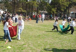 'Arrastaka' o las carreras de arrastre fue uno de los juegos/deportes más competidos el pasado sábado en Euskal Echea Lavallol (foto EuskalKultura.com)