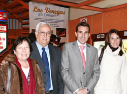 Maria Luisa Sáiz Aguirrezabal; el Presidente de Eusko Etxea, Archibaldo Uriarte; y el Delegado de Euskadi en Chile, Jon Erdozia, y Señora,  Irene  Villarreal, el día de la proyección de Viña del Mar