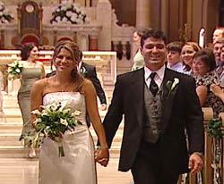 Izar and Nicholas leaving St. John's Cathedral. The couple was married September 1, 2007 at 2 in the afternoon (photo EuskalKultura.com)