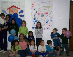 El grupo de dantzaris en otra de las actividades de Denak Bat (Foto Artaburu).