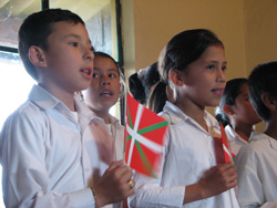 Niños del coro durante una función
