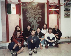 Los componentes de Skalariak durante una visita a la euskal etxea de México DF en su gira del 2000