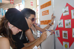 Jóvenes participantes de las actividades desarrolladas por el stand de euskera en Córdoba