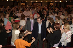 Llegada del lehendakari Ibarretxe al Auditorio de la Fundación Mitre en Rosario, donde se dirigió a la colectividad vasca argentina (foto Bernárdez)