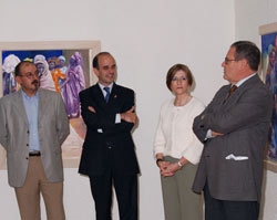 De izquierda a derecha, Manuel Medrano, Alberto Catalán, Rosa Mary Ibáñez y el autor de la exposición inaugurada, José Luis Urmán