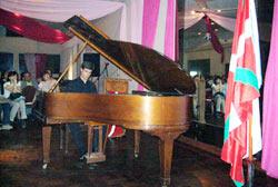 Arkaitz Mendoza pianojole donostiar gazteak Chaco probintzia argentinarreko Resistencia hiriburuan eskaini zuen emanaldiko une bat