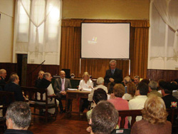 Presentación del proyecto durante la Semana Vasca, por parte de Josu Legarreta (Gobierno Vasco), Mariluz Artetxe (FEVA) y Raúl Bereciartua (Rosario)