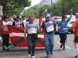 La Korrika de Euzko Etxea llevó la animación de la Semana Vasca 2007 a las calles de Santiago