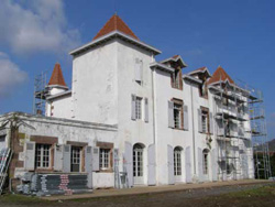 El palacio de Azkarate en pleno proceso de recuperación (foto EuskoSare.org)