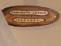 Placa que otorga el nombre de Adalberto Loyola 'Potxolo' a la taberna del CV de Arrecifes