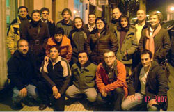Participantes en la cena de Laminiturri, entre ellos Iñaki Gorostidi, primero agachado a la izquierda