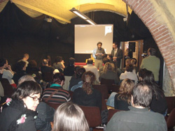 Vídeos realizados por los ikasles de euskera presentados en Zinemaldia'08 (fotos BartzelonaEE)