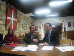 Jean Marc Goienetxe, presidente de la euskal etxea de Burdeos, y Joseba Erkizia, director de HABE 