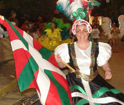 La colectividad vasca, presente llena de alegría y colorido en el carnaval de la ciudad de Saladillo