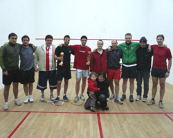 Los participantes en el reciente torneo de squash organizado por Shanghaiko Euskal Etxea (foto ShanghaiEE)