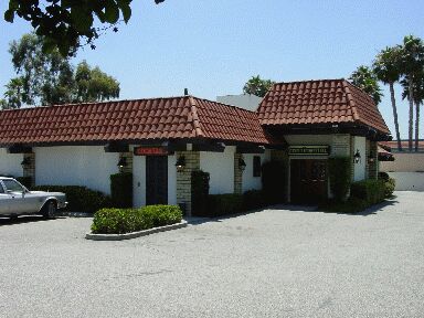 Aspecto exterior, en una foto de archiv o, del Glendora Continental, un restautante que denota su origen vasco en Glendora, ciudad parte del Gran Los Angeles (foto EuskalKultura.com)