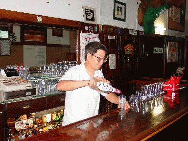 Barra del Pyrenees Cafe (foto archivo EuskalKultura.com)