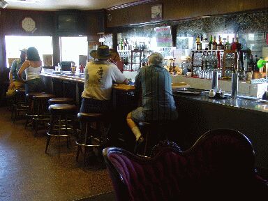 The bar of the Martin Hotel (photo EuskalKultura.com)