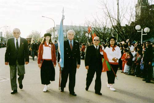 Directors of Euskalduna parading in Carlos Casares