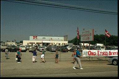 Kern County Basque Club and Pilota Court in Bakersfield, California (photo EuskalKultura.com)