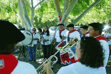 Bakersfield's Klika playing at Ventura County's Basque Festival (photo EuskalKultura.com)