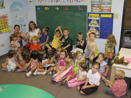 Boiseko Ikastola children with teachers Izaskun Kortazar and Axun Azurza (photo Mara Davis)