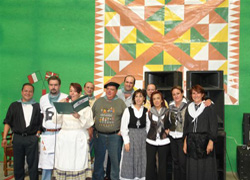 La bandera del Baztán presidió la fiesta un año más (fotografías centrovascomexico.com) 