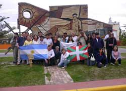 La comunidad vasca de Río Gallegos se involucró en los actos conmemorativos a los mártires del bombardeo de Gernika en el 71 aniversario
