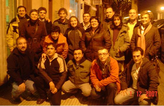 Imagen de archivo: Miembros de Laminiturri en la cena de despedida del año 2007