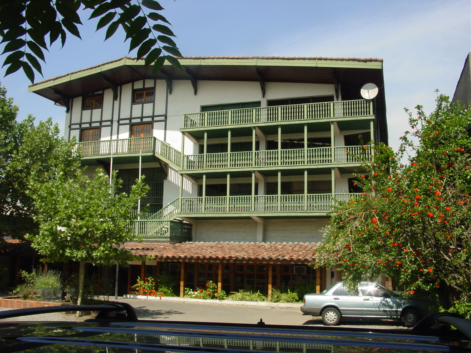 Sede de Euzko Etxea de Santiago, obra del arquitecto vascochileno Iruarrízaga (foto EuskalKultura.com)