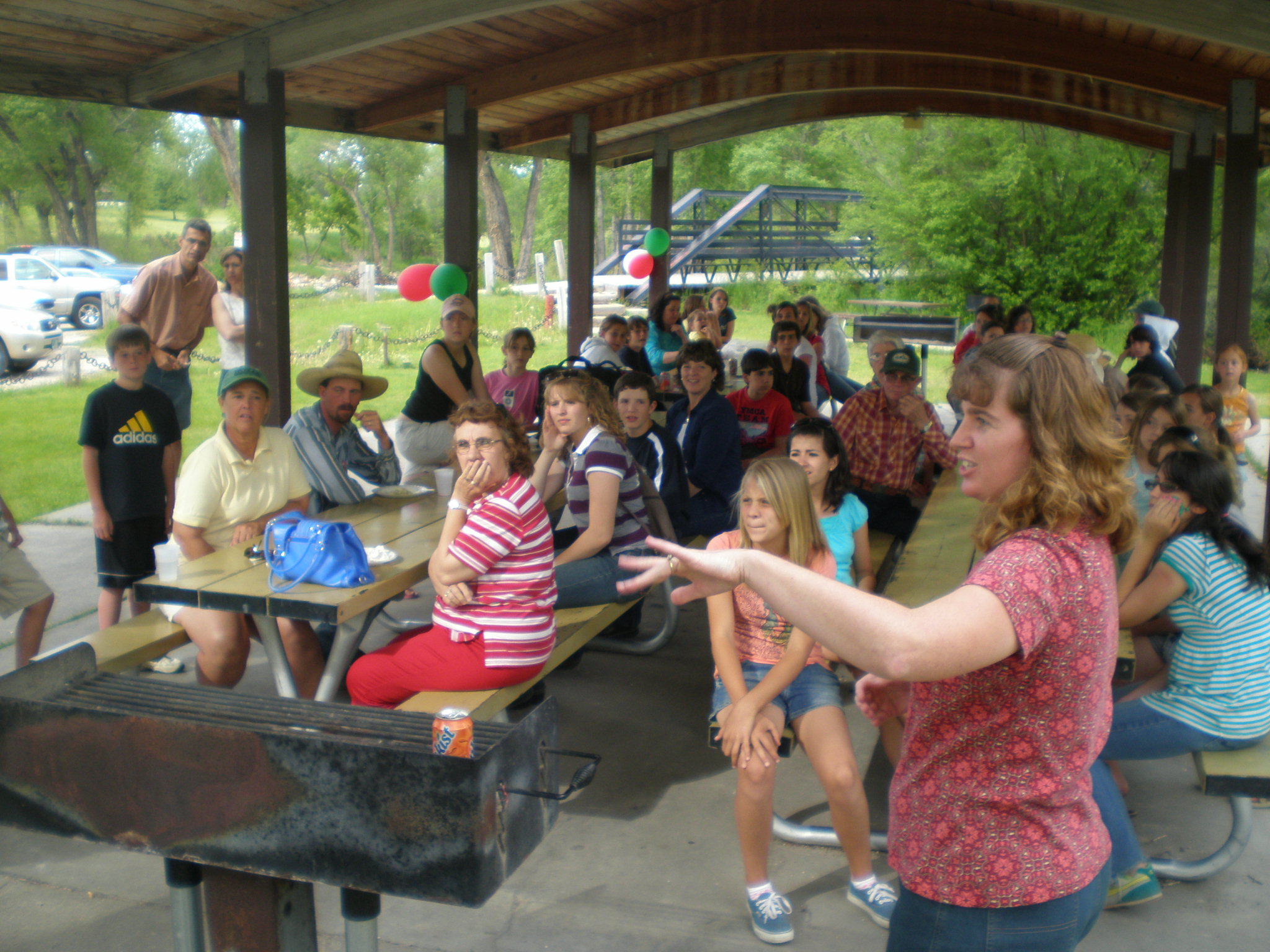 Inicio y explicaciones ayer en el parque municipal de Buffalo a cargo de Teresa (Escoz) Fieldgrove (foto EuskalKultura.com)