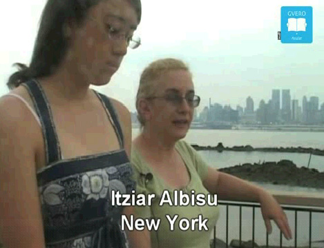  Itziar Albisu eta Itsaso Kobayashi New Yorken Gero irakurtzen