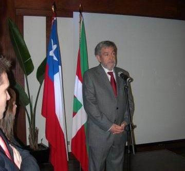 Joxe Felix Azurmendi durante el acto de presentación de Canal Vasco en Chile (foto EiTB)