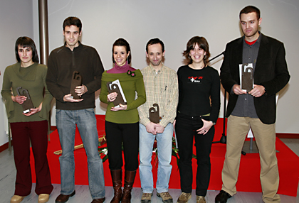 Entrega de los premios Elhuyar hace dos años. El primero por la derecha es Igor Aristegi (foto Zientzia.net)
