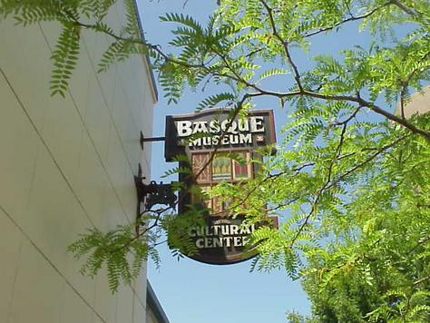Cartel del Basque Museum & Cultural Center, en Boise