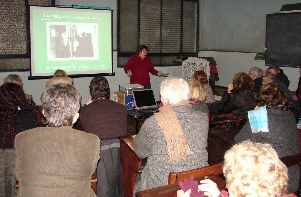 Un momento de la charla de Maite Bengoa (foto Haize Hegoa)