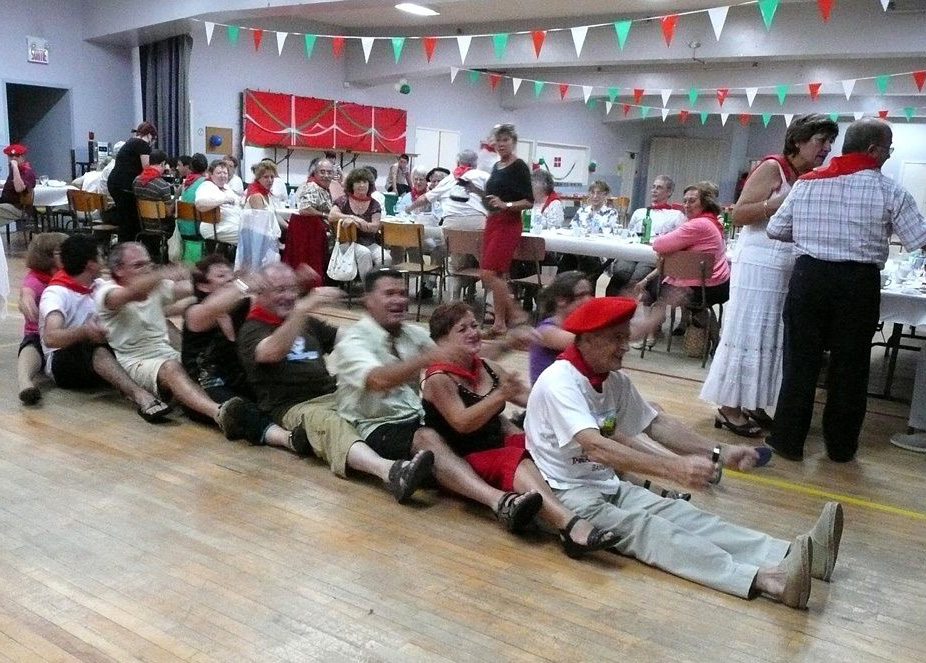 Gran ambiente en la fiesta de fin de verano de Euskaldunak (fotos Euskaldunak EE)